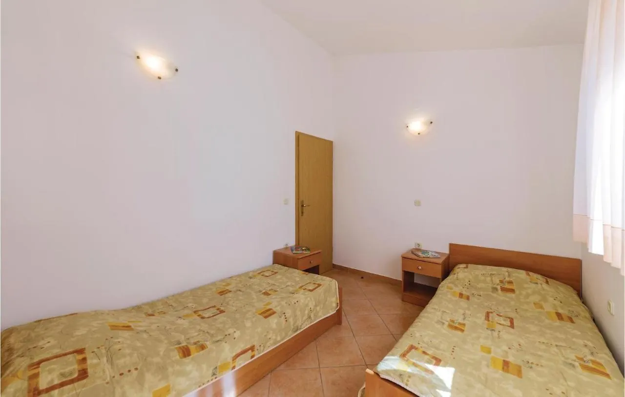 Amazing Apartment In Pula With Kitchen
